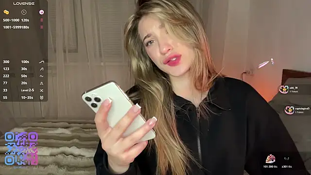 1Kellynaive's Live XXX Chat