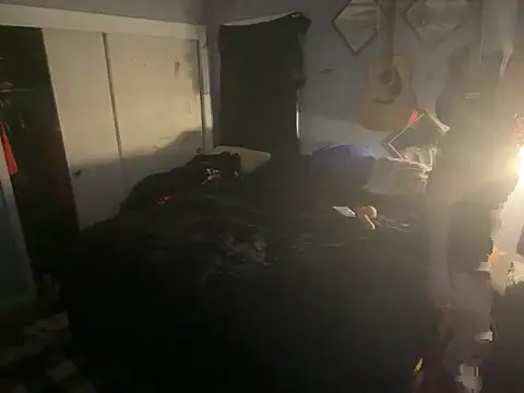 Djplayn: διαδικτυακό σόου στην κάμερα