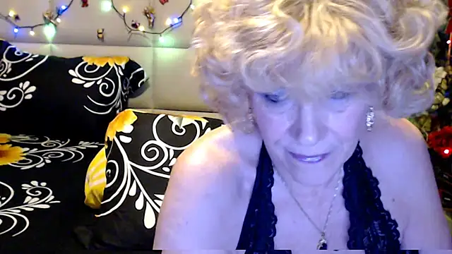 HappyWomanOn's Live XXX Chat