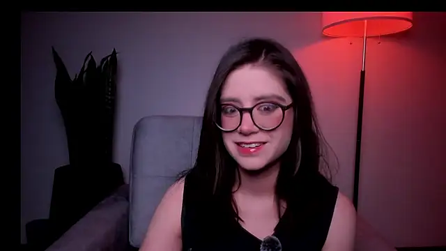 Show modela HazelKush na web-kameri