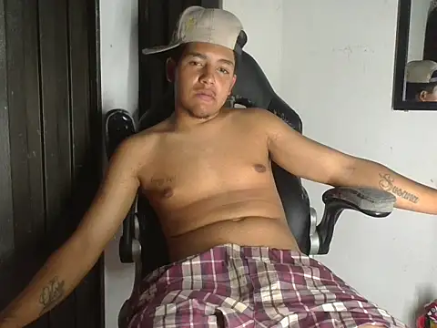 simonchacalxl: διαδικτυακό σόου στην κάμερα