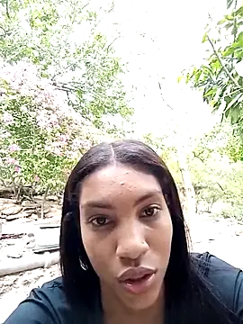 ginevere_20: διαδικτυακό σόου στην κάμερα