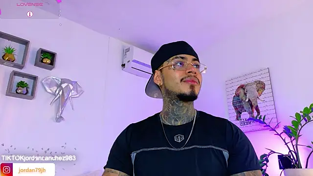 Chatroom XXX en direct de JordanSmiith_