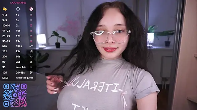 Онлайн чат XXX HannaHayles