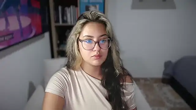 ZabathMiller Adlı Modelin Canlı XXX Sohbeti