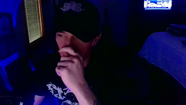 LEVIATHANX666: διαδικτυακό σόου στην κάμερα