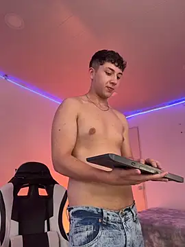 oliver_kyy Show Webcam