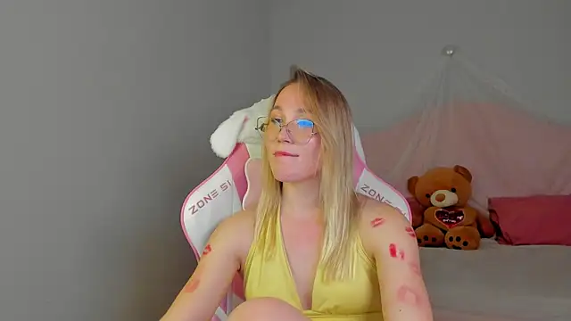 ElaraVoltageのライブXXXチャット