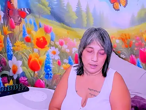 indianroxy's Live XXX Chat