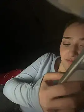 SweetCeline18 live XXX chat