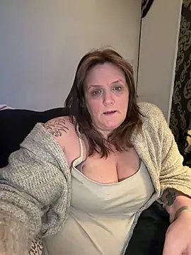 Busty-GilfQuinn Live XXX Chat