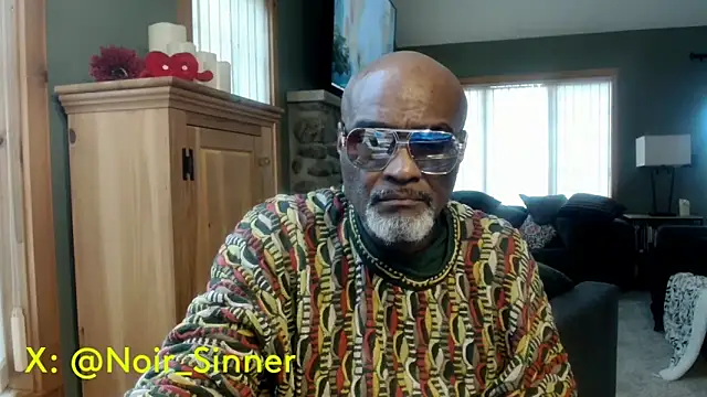 XXX chat uživo modela sinnernoir