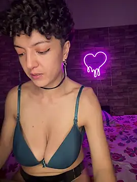 Show modela MysterySexx na web-kameri