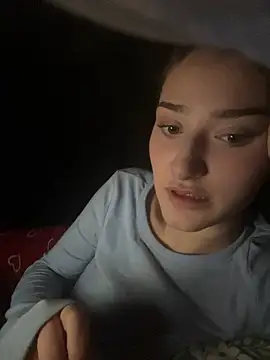 SweetCeline18 Adlı Modelin Canlı XXX Sohbeti