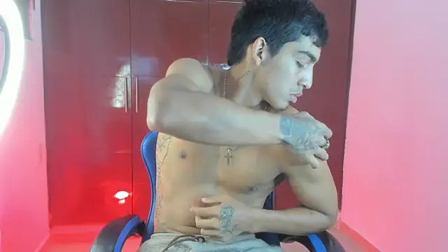 Milo_LatinBoyのウェブカメラショー