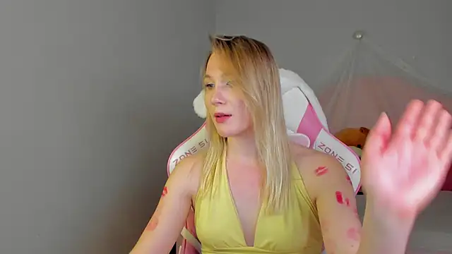 ElaraVoltage Chat XXX live