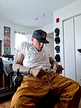 LaloSalamanca69: διαδικτυακό σόου στην κάμερα