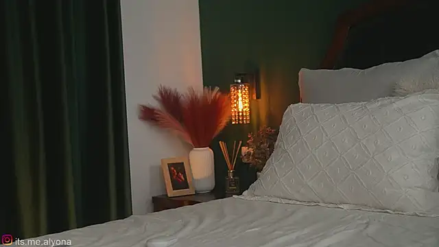 Alyonaqueen_ élő XXX-chatje