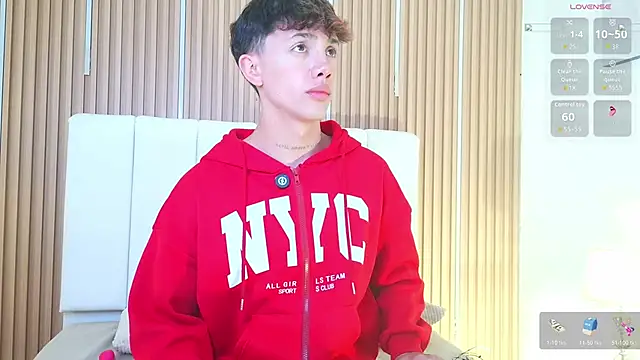 Онлайн чат XXX Tomy_Rox