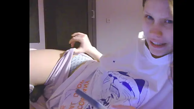 Lunliss: διαδικτυακό σόου στην κάμερα