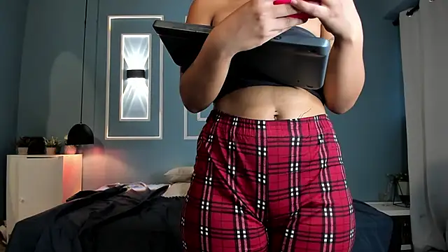 Zafiiraa Chat XXX live