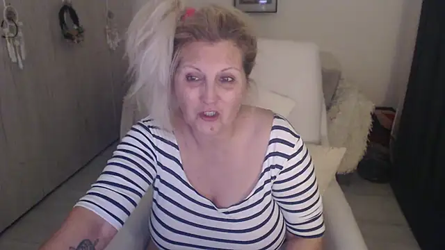 Chatroom XXX en direct de Divineblond