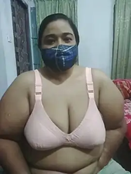 momo_loves' Live XXX Chat