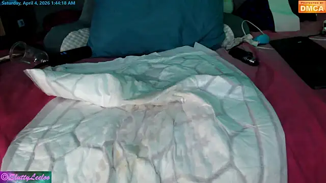 MissSluttyLeeloo's Live XXX Chat