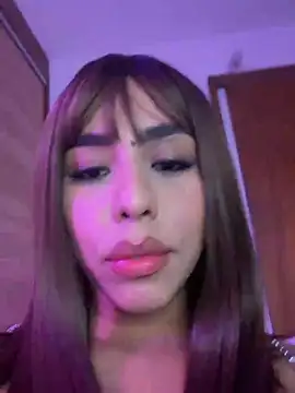 Rossie_Blooms' Live XXX Chat