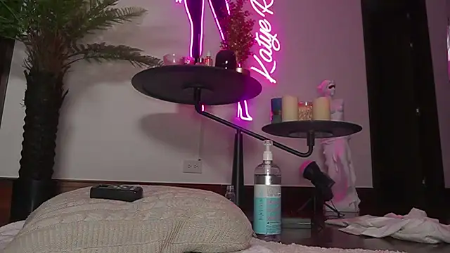 دردشة Katyerave الجنسية المباشرة