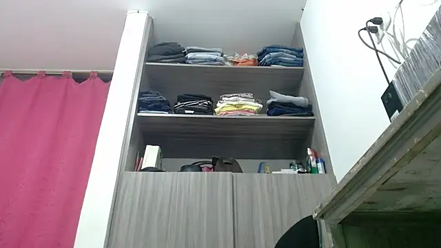 nicolle_milf1978n Live XXX chat