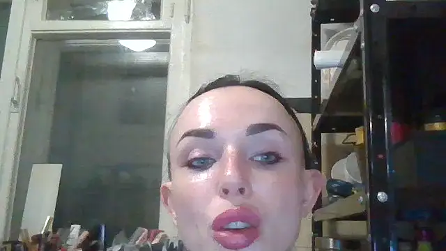 Chat +18 de Trinsy_Love ao vivo