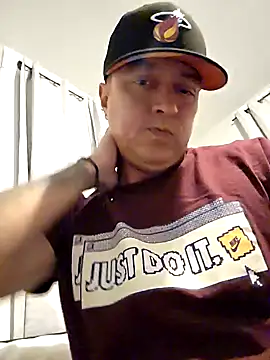 DoggiiDick élő XXX-chatje