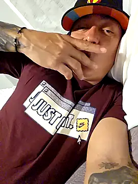 DoggiiDick Chat XXX in diretta