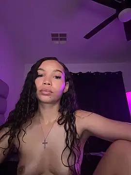 nikkiloveee's Live XXX Chat