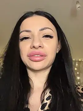 Chat XXX en directo de Layana_Ro