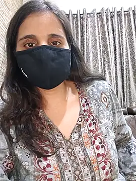 Chat +18 de tinaarora ao vivo