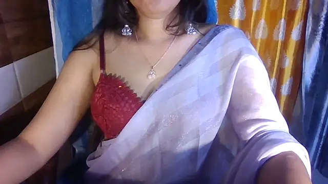 Chat +18 de Yashika_Loves ao vivo