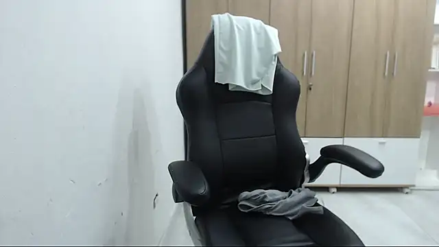 XXX chat uživo modela RoxanaLove9