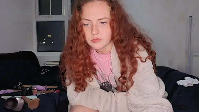 ENGLISHEMILY_69 Adlı Modelin Canlı XXX Sohbeti