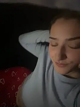 SweetCeline18 Adlı Modelin Canlı XXX Sohbeti