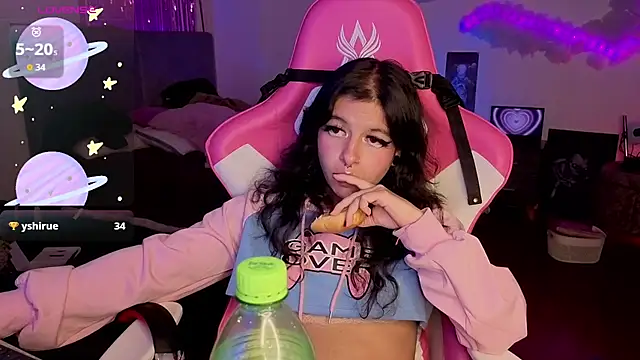 larah_uwu Chat XXX live