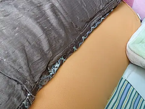 AngelwithEcup élő XXX-chatje