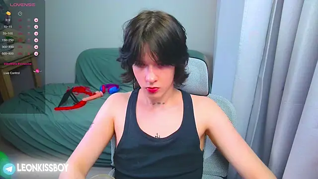 LeonBoykisser Show in webcam