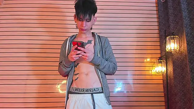 TheBatMansion Adlı Modelin Canlı XXX Sohbeti