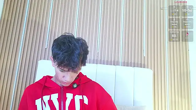 Tomy_Rox 即時 XXX 聊天