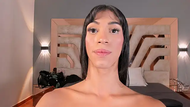 REINA_ADAHARA Adlı Modelin Canlı XXX Sohbeti