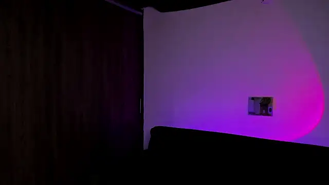 Show modela natevillage na web-kameri