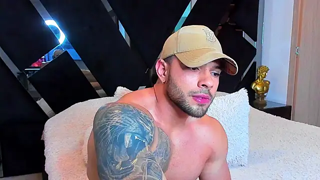 XXX chat uživo modela Raytorres