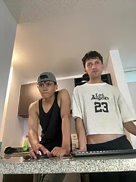 LYAN_DYLANn Webbikameraesitys